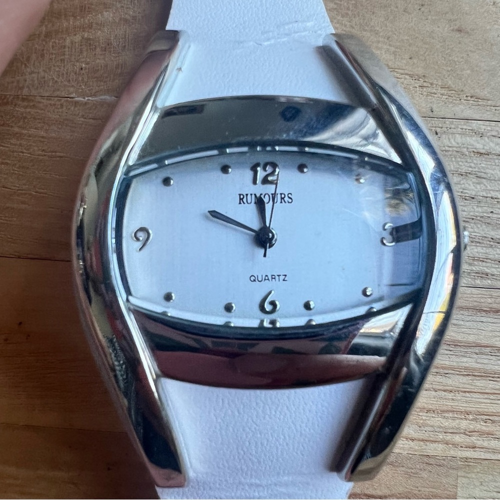 Rumours ladies white leather fashion watch NEW BATTERY